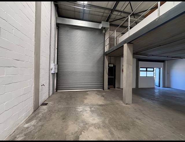 606M² WAREHOUSE TO LET IN STIKLAND INDUSTRIAL